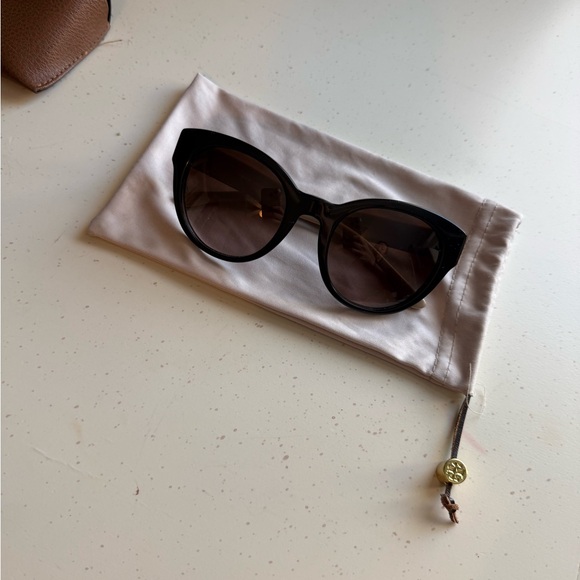 Tory Burch Black Cat-Eye Sunglasses w/ Case main image 7